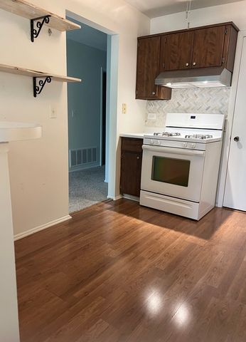 225 Deerpath Court C2, Schaumburg, IL 60193