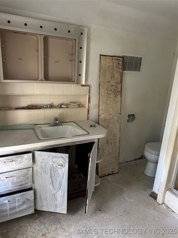 706 S Poplar Street, Sapulpa, OK 74066