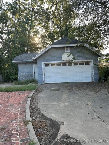 706 S Poplar Street, Sapulpa, OK 74066