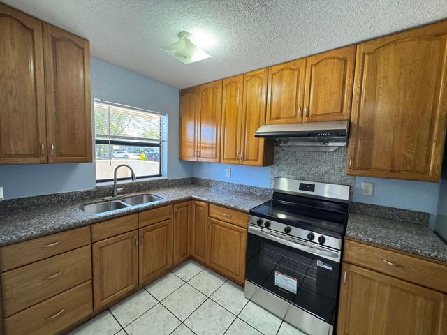 10987 Royal Palm Boulevard 9, Coral Springs, FL 33065