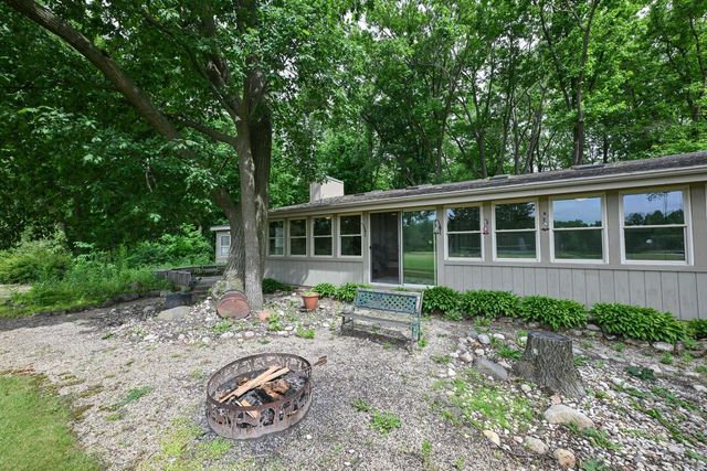 N2877 Roger ROAD, Helenville, WI 53137