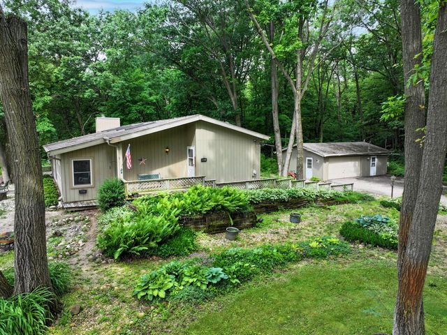 N2877 Roger ROAD, Helenville, WI 53137