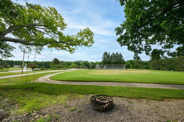 N2877 Roger ROAD, Helenville, WI 53137