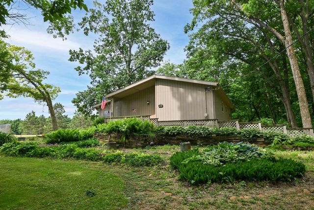 N2877 Roger ROAD, Helenville, WI 53137