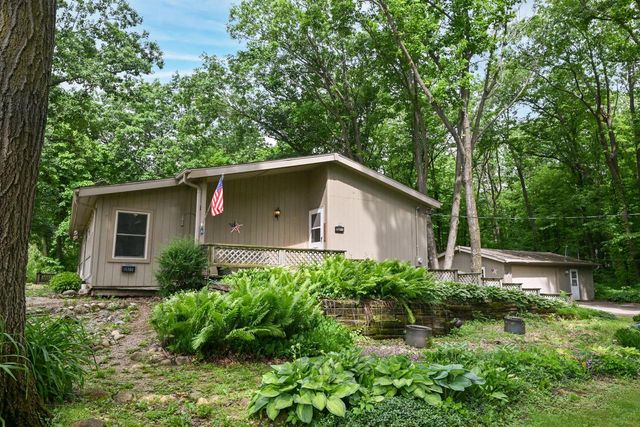 N2877 Roger ROAD, Helenville, WI 53137