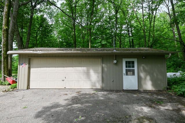N2877 Roger ROAD, Helenville, WI 53137