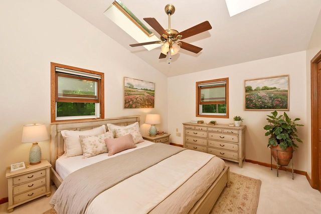 N2877 Roger ROAD, Helenville, WI 53137