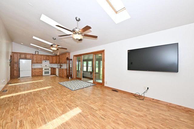 N2877 Roger ROAD, Helenville, WI 53137