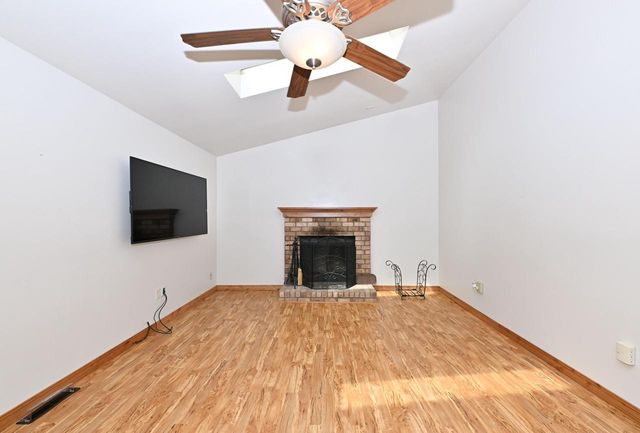 N2877 Roger ROAD, Helenville, WI 53137