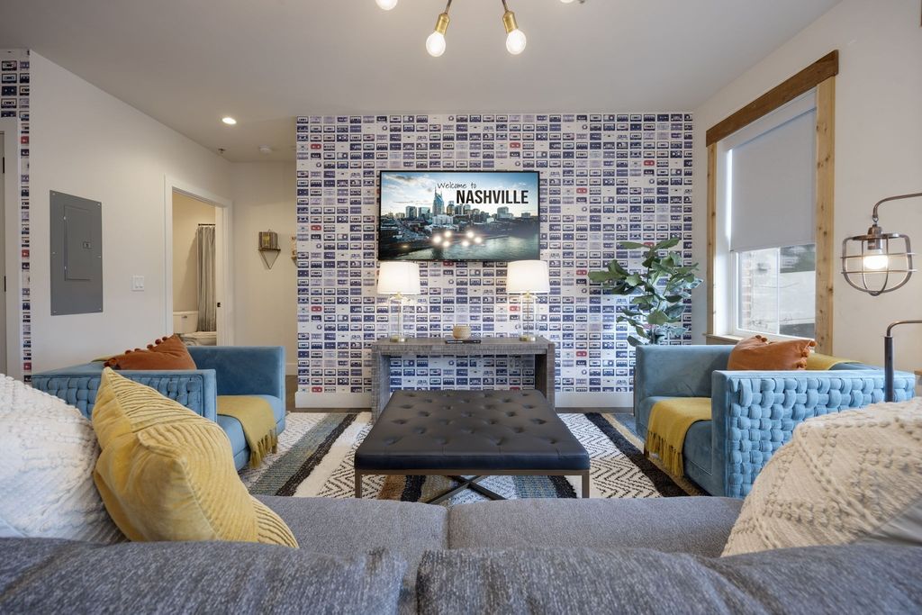 612 21st Ave N Apt 213, Nashville, TN 37203