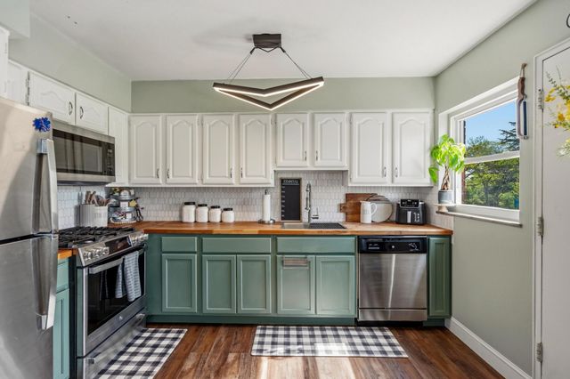 22 Pine Hill Drive, Highland Heights, KY 41076
