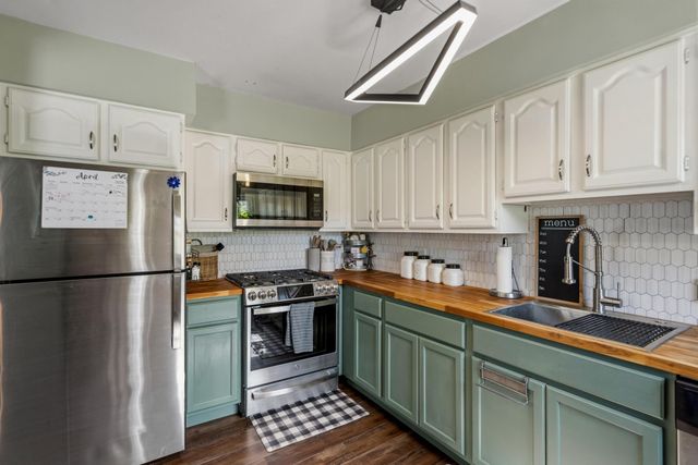 22 Pine Hill Drive, Highland Heights, KY 41076