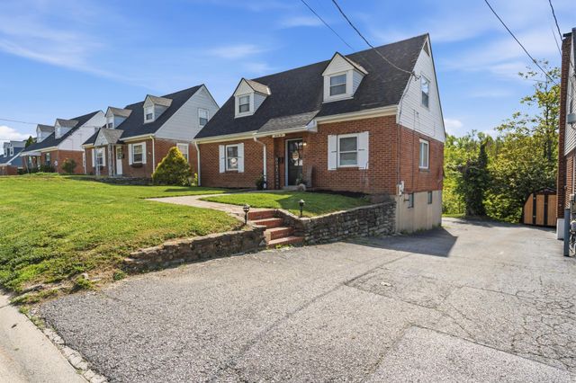 22 Pine Hill Drive, Highland Heights, KY 41076