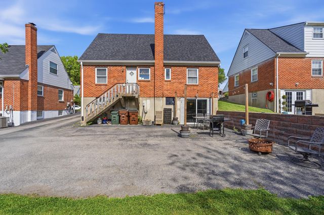 22 Pine Hill Drive, Highland Heights, KY 41076