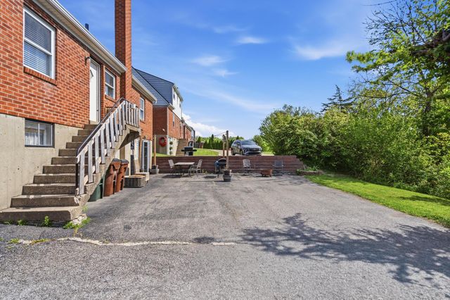 22 Pine Hill Drive, Highland Heights, KY 41076