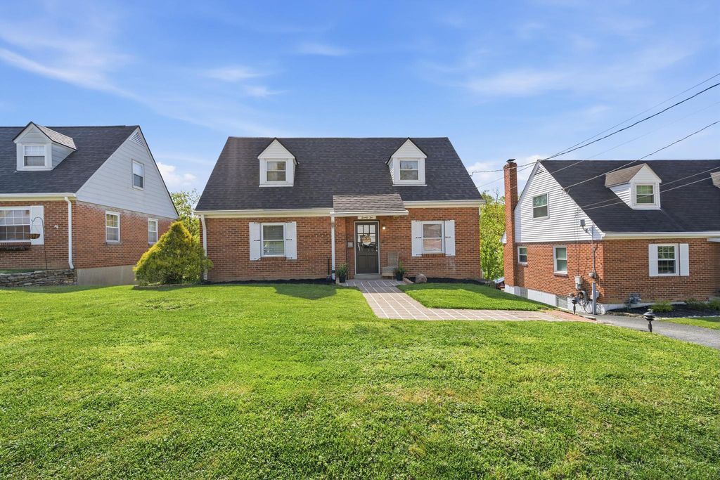 22 Pine Hill Drive, Highland Heights, KY 41076