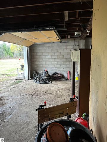 4419 10 Mile Road, Evart, MI 49631