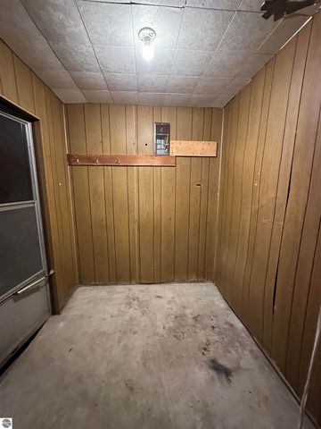 4419 10 Mile Road, Evart, MI 49631