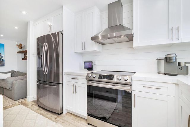 108 Paradise Harbour Boulevard 210, North Palm Beach, FL 33408