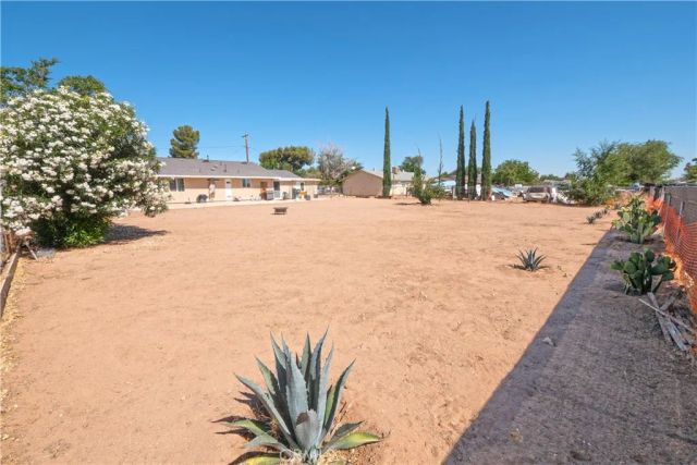 10707 Redwood, Hesperia, CA 92345