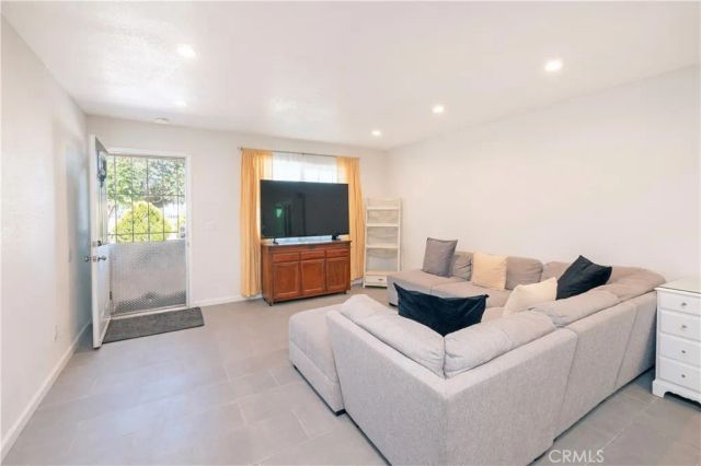10707 Redwood, Hesperia, CA 92345