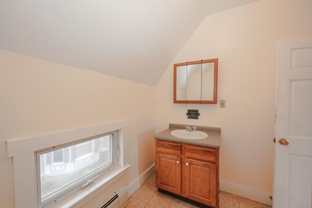 14 Chestnut Street, Pittsfield, NH 03263