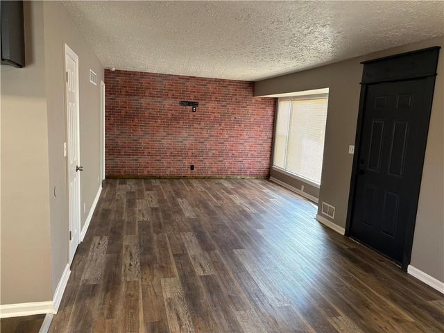 10201 Belmont Avenue, Kansas City, MO 64134