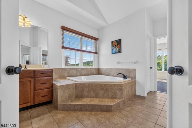 26 High Ridge Ln, Frankford Twp., NJ 07822
