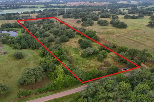 9487 Bauer Road, Fayetteville, TX 78940