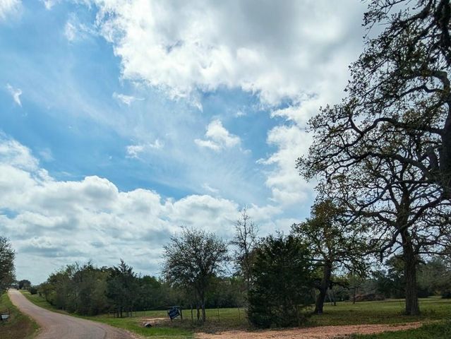 9487 Bauer Road, Fayetteville, TX 78940