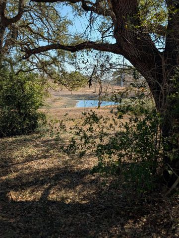 9487 Bauer Road, Fayetteville, TX 78940