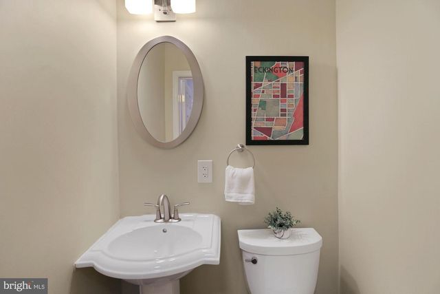 215 T ST NE, Washington, DC 20002