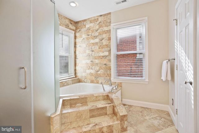 215 T ST NE, Washington, DC 20002