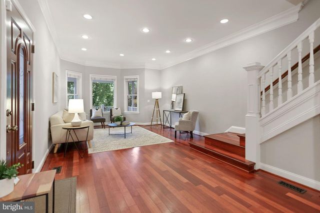 215 T ST NE, Washington, DC 20002