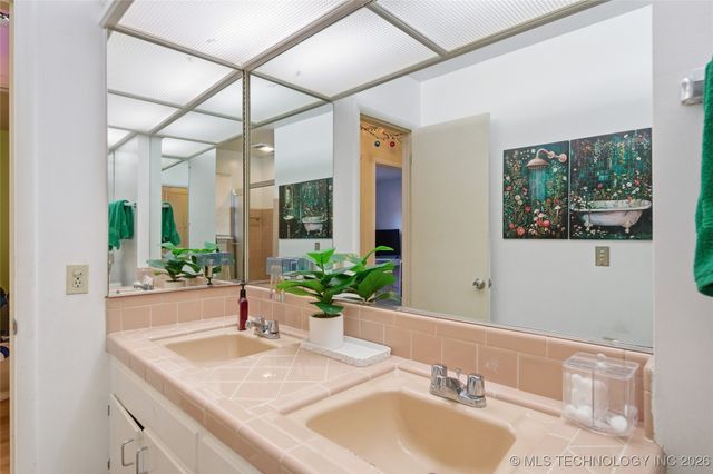 6011 E 57th Street, Tulsa, OK 74135