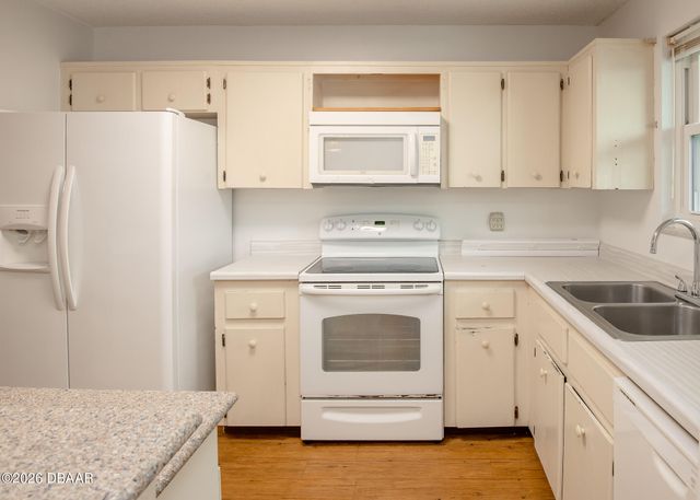 2901 N Halifax Ave Apt 111, Daytona Beach, FL 32118