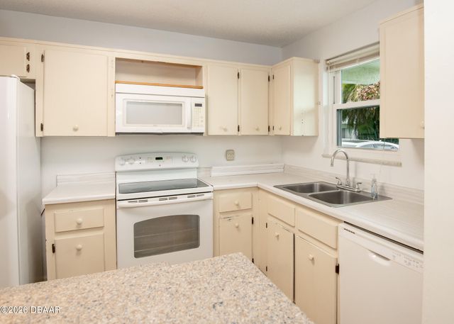 2901 N Halifax Ave Apt 111, Daytona Beach, FL 32118