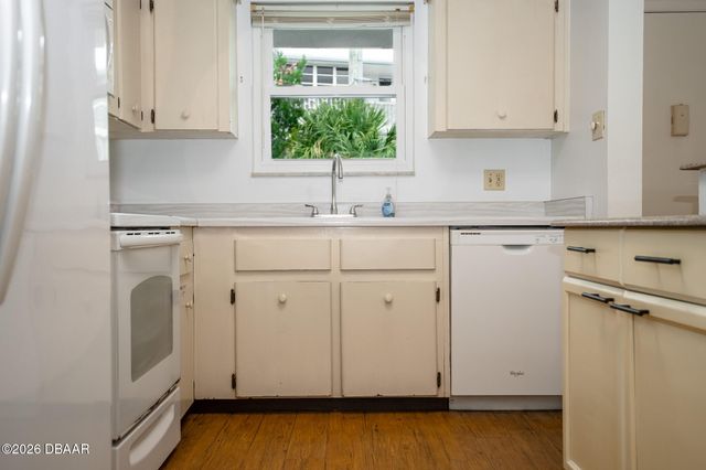 2901 N Halifax Ave Apt 111, Daytona Beach, FL 32118