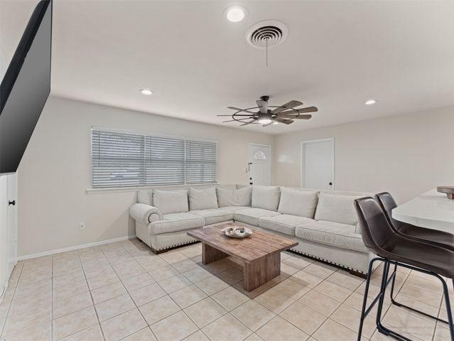 510 Overlook Drive, Midlothian, TX 76065