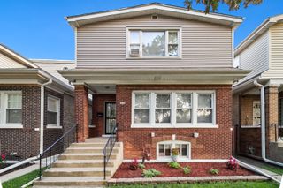 5021 W Nelson Street, Chicago, IL 60641