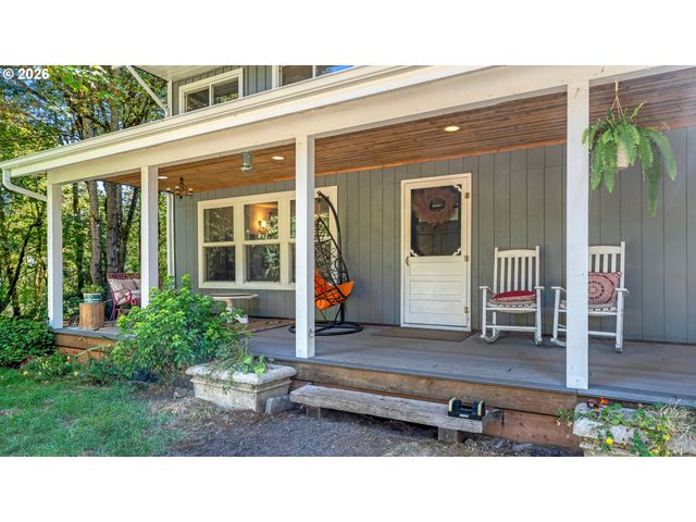 19636 S RIDGE Rd, Oregon City, OR 97045