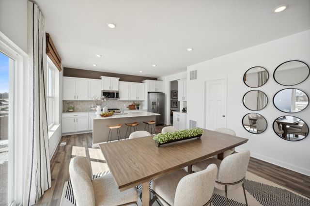 18325 Gladiator Drive, Lakeville, MN 55068