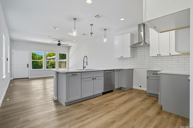 1958 E Crockett, San Antonio, TX 78202