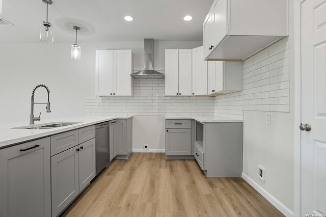 1958 E Crockett, San Antonio, TX 78202