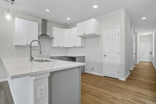 1958 E Crockett, San Antonio, TX 78202