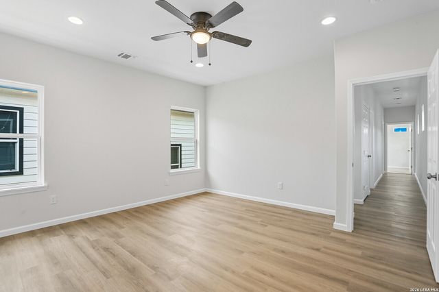 1958 E Crockett, San Antonio, TX 78202