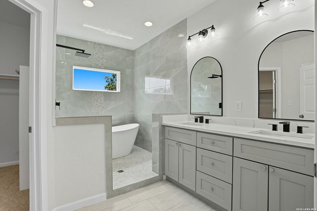 1958 E Crockett, San Antonio, TX 78202