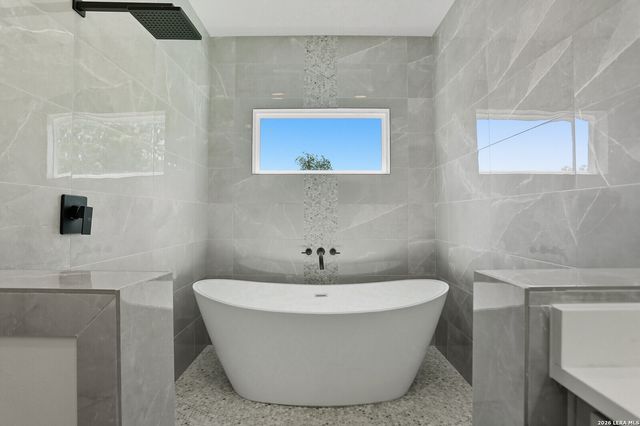 1958 E Crockett, San Antonio, TX 78202