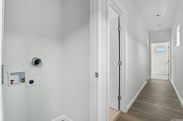 1958 E Crockett, San Antonio, TX 78202