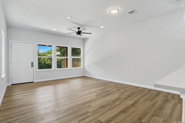 1958 E Crockett, San Antonio, TX 78202